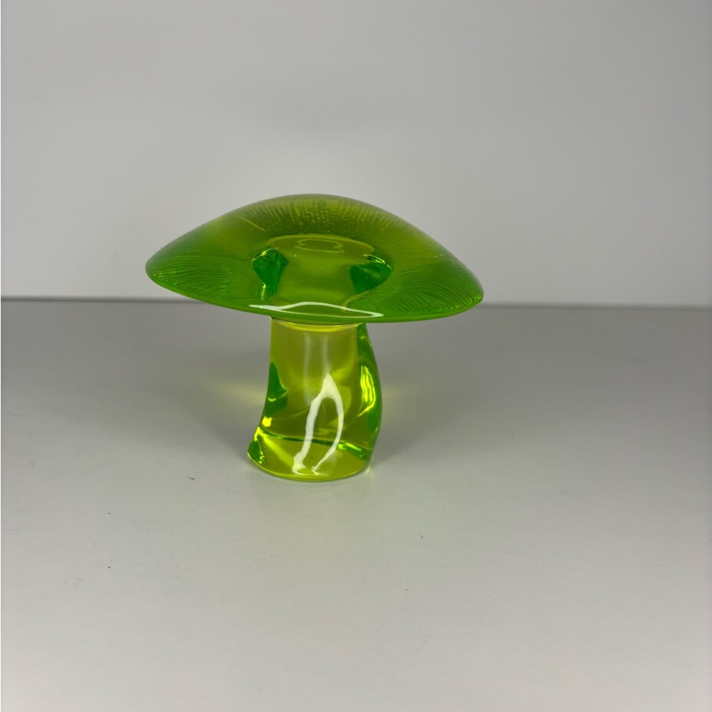 Vintage Mid Century Viking Lime Uranium Glass Mushroom - Picture 8 of 12